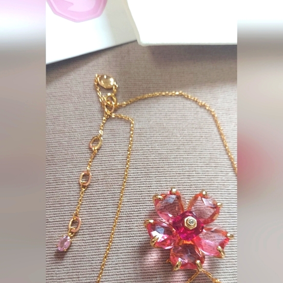 ๐น NWOT Florere necklaceFlower, Pink, Gold-tone plated - Picture 9 of 11